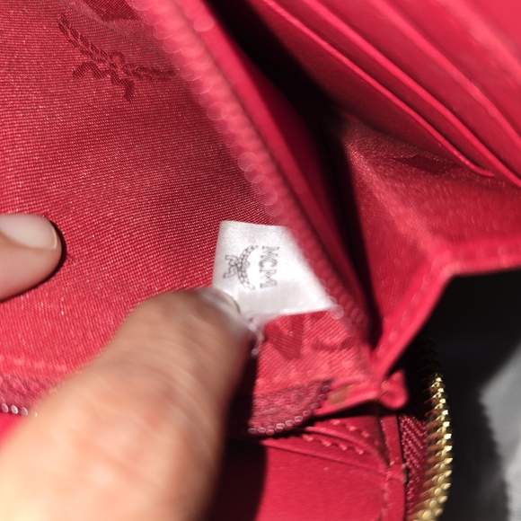 MCM Red Leather Zip-Around Wallet | Gold Hardware | Vintage Authentic - Picture 8 of 14